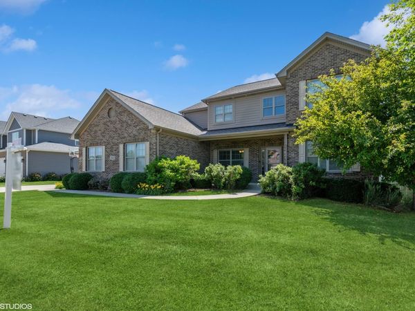 21042 Lakewoods Lane, Shorewood, IL 60404