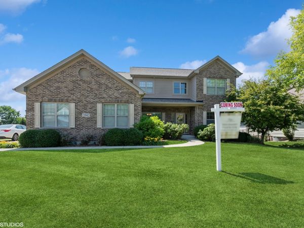 21042 Lakewoods Lane, Shorewood, IL 60404