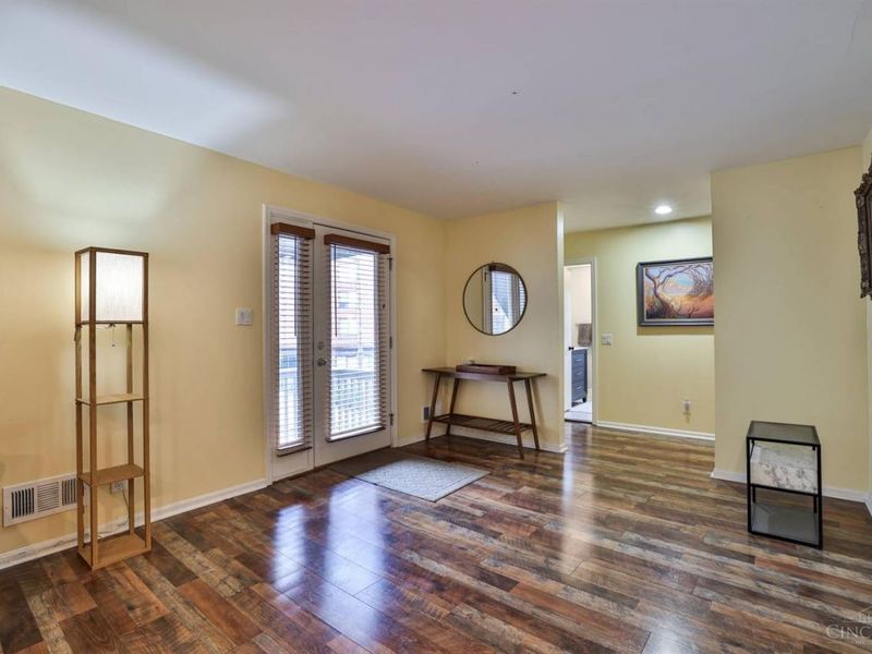 2039 Madison Road, Cincinnati, OH 45208 Photo 4