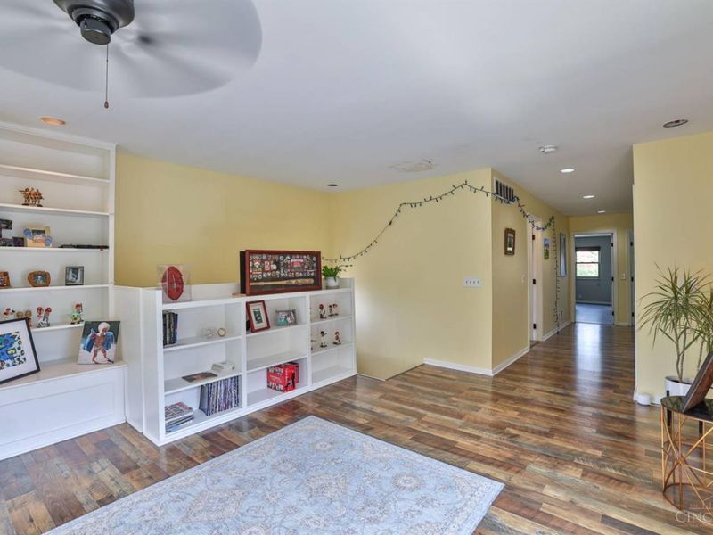 2039 Madison Road, Cincinnati, OH 45208 Photo 9