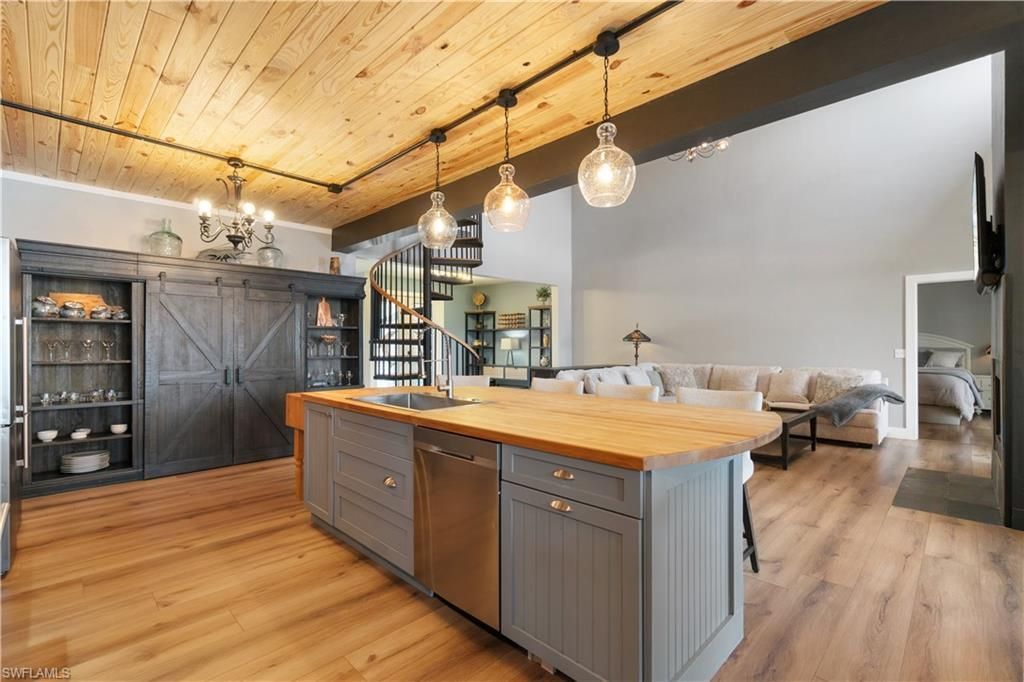 211 Sterling Ave, Fort Myers Beach, FL 33931 Photo