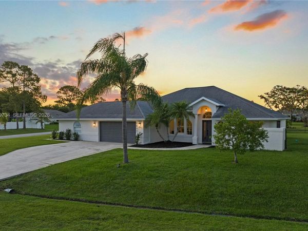 2055 SW Aaron Ln, Port St. Lucie, FL 34953