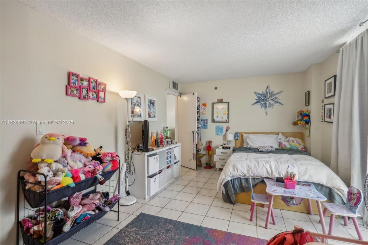 2401 Collins Ave, Unit 1612, Miami Beach, FL 33140 Photo