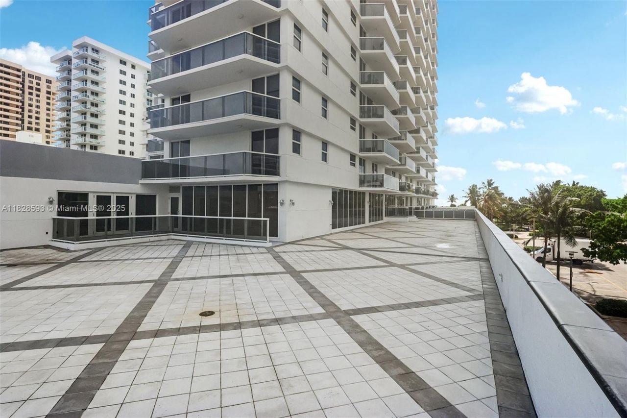 2401 Collins Ave, Unit 1612, Miami Beach, FL 33140 Photo