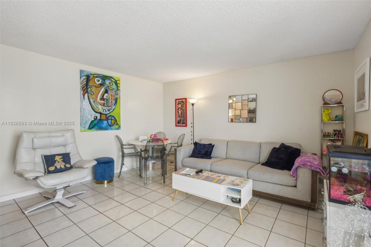 2401 Collins Ave, Unit 1612, Miami Beach, FL 33140 Photo