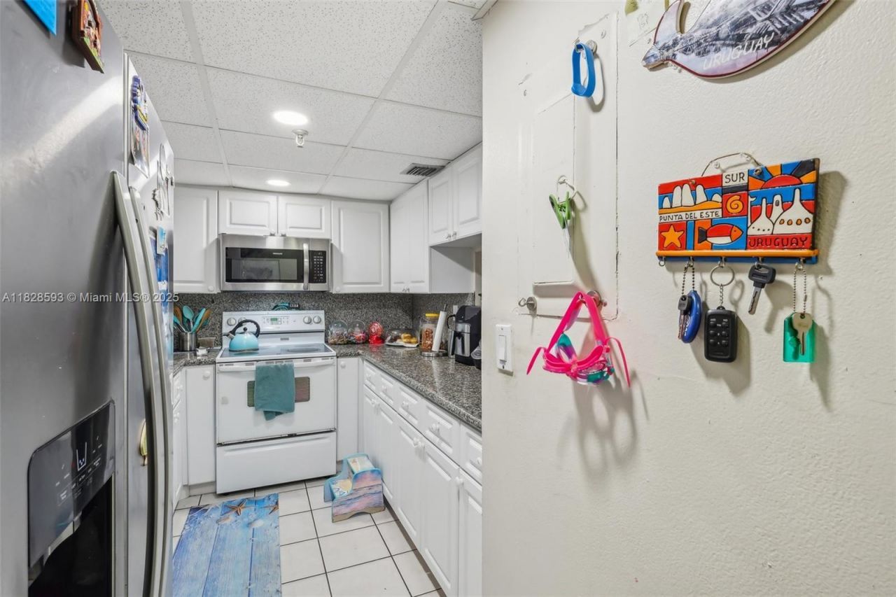 2401 Collins Ave, Unit 1612, Miami Beach, FL 33140 Photo