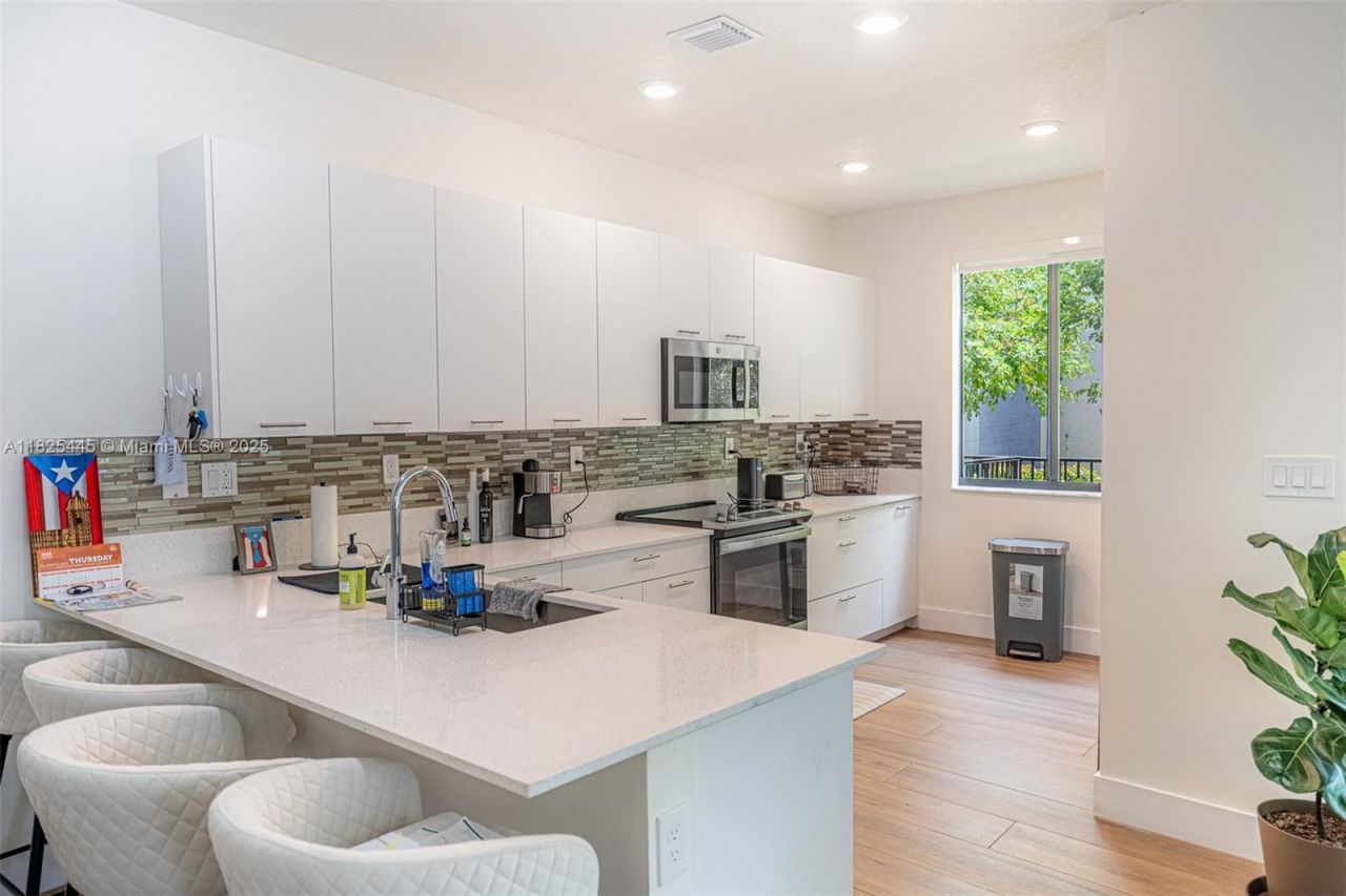 4269 NW 83rd Path, Doral, FL 33166 Photo