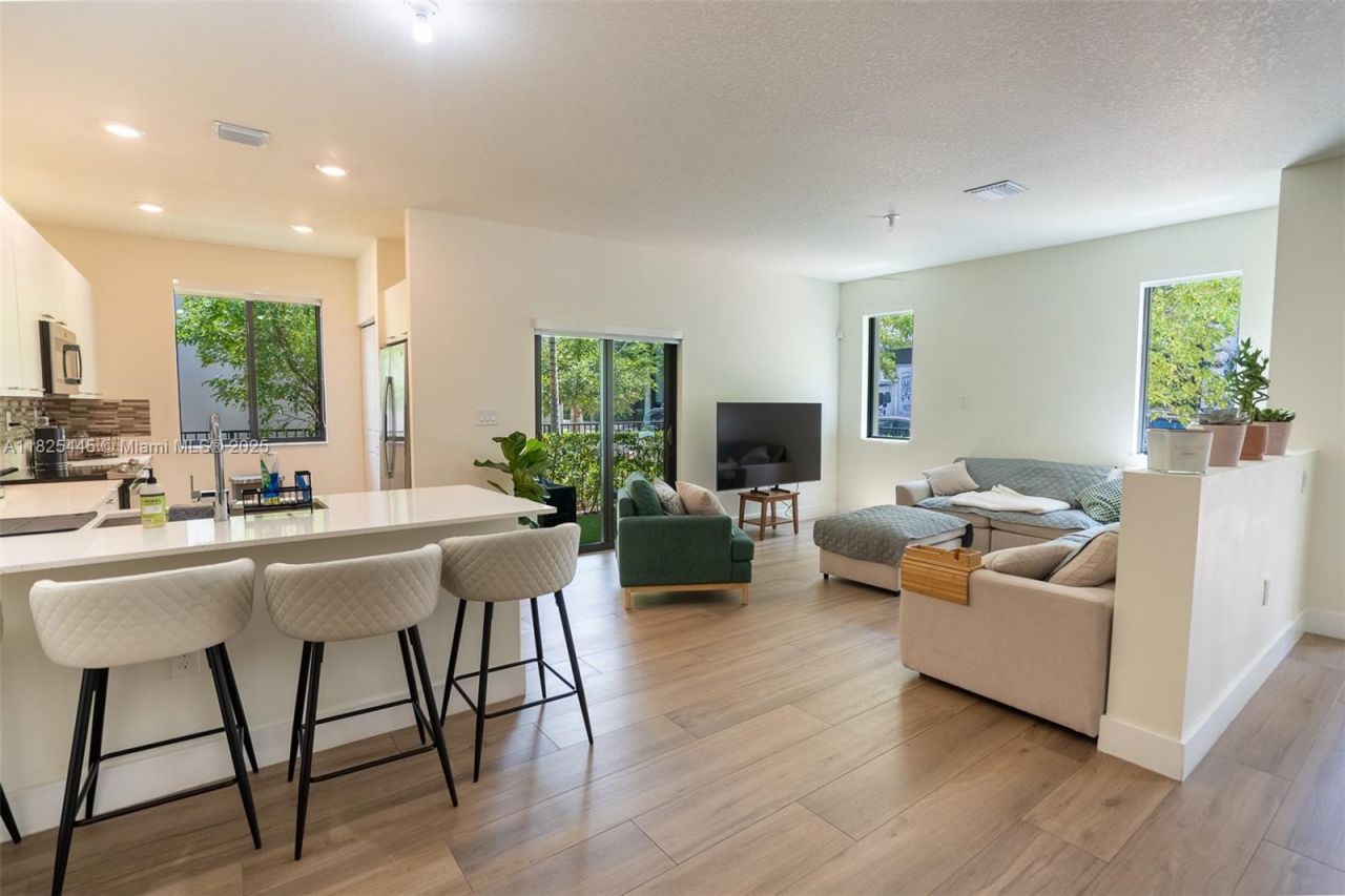 4269 NW 83rd Path, Doral, FL 33166 Photo