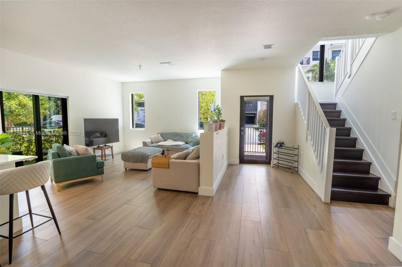 4269 NW 83rd Path, Doral, FL 33166 Photo