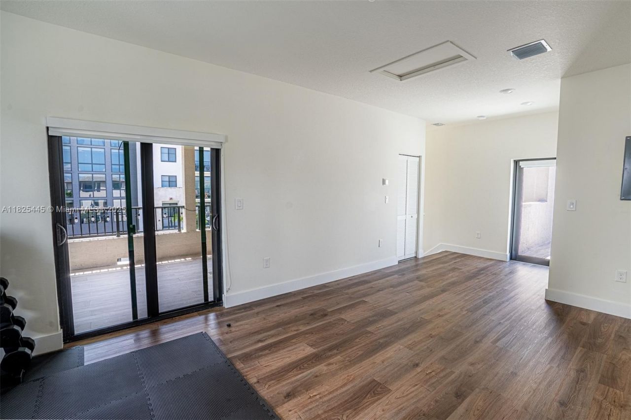 4269 NW 83rd Path, Doral, FL 33166 Photo