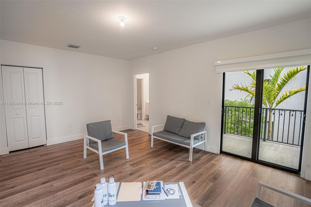 4269 NW 83rd Path, Doral, FL 33166 Photo