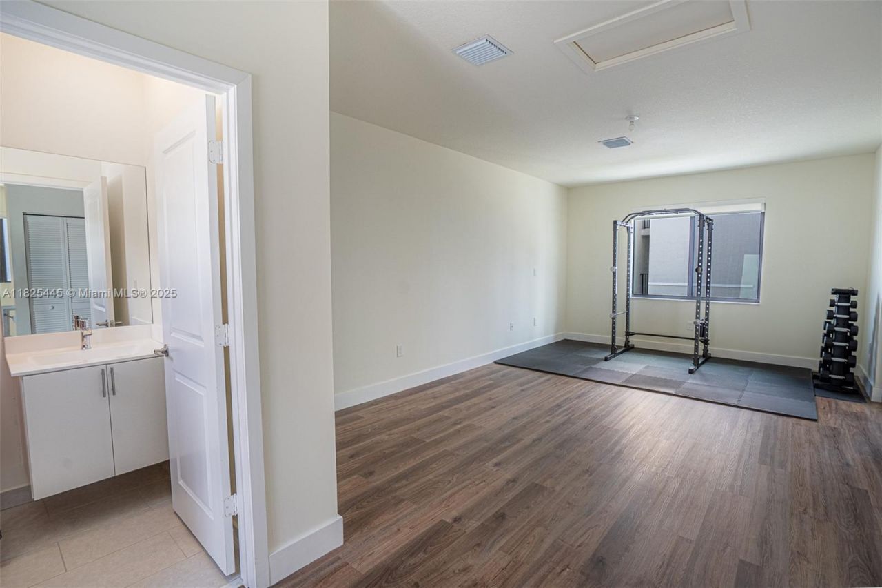 4269 NW 83rd Path, Doral, FL 33166 Photo