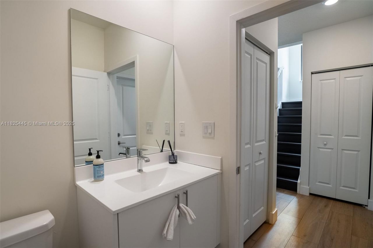 4269 NW 83rd Path, Doral, FL 33166 Photo