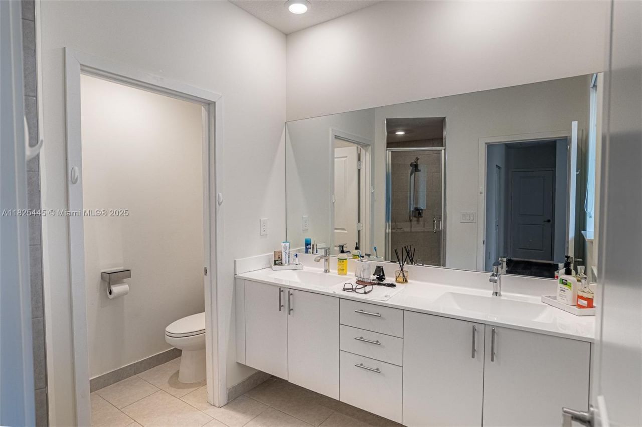 4269 NW 83rd Path, Doral, FL 33166 Photo