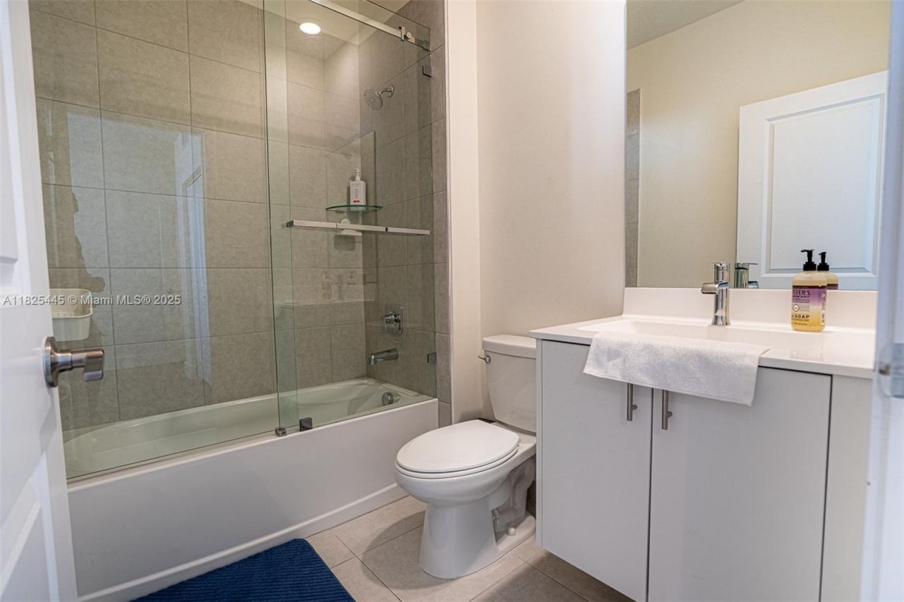 4269 NW 83rd Path, Doral, FL 33166 Photo