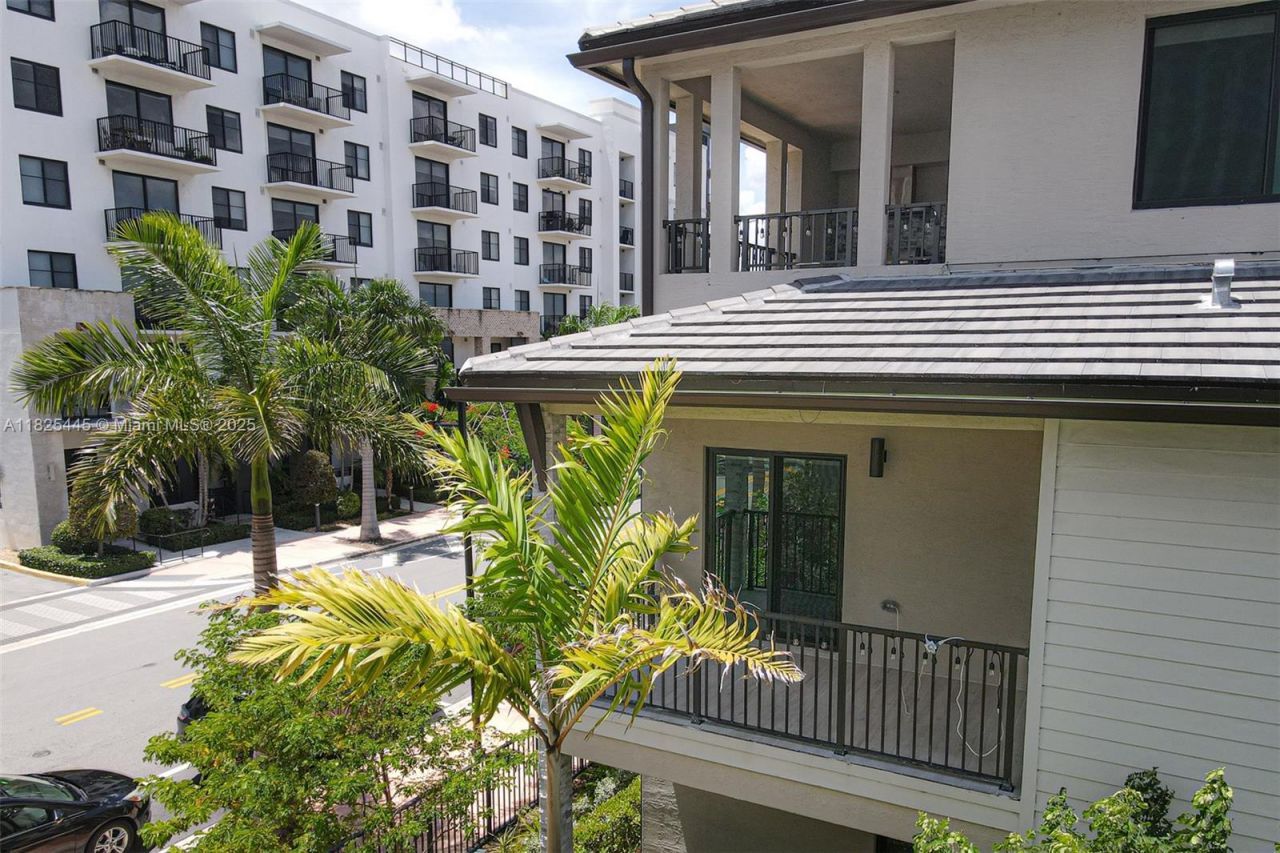 4269 NW 83rd Path, Doral, FL 33166 Photo