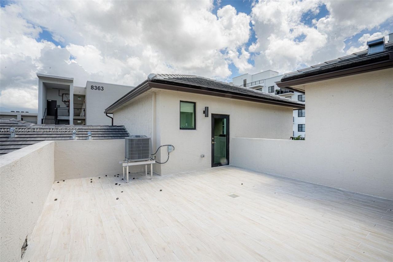 4269 NW 83rd Path, Doral, FL 33166 Photo