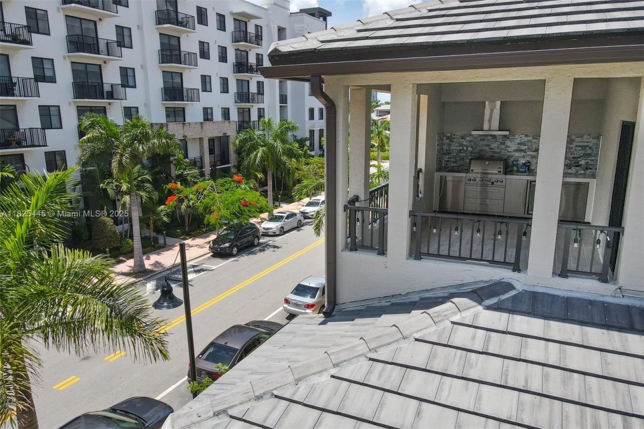 4269 NW 83rd Path, Doral, FL 33166 Photo