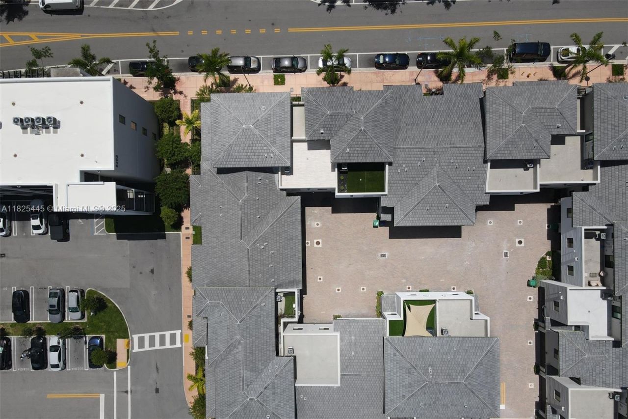 4269 NW 83rd Path, Doral, FL 33166 Photo