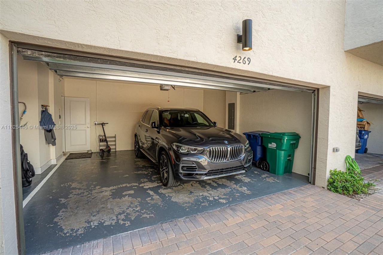 4269 NW 83rd Path, Doral, FL 33166 Photo