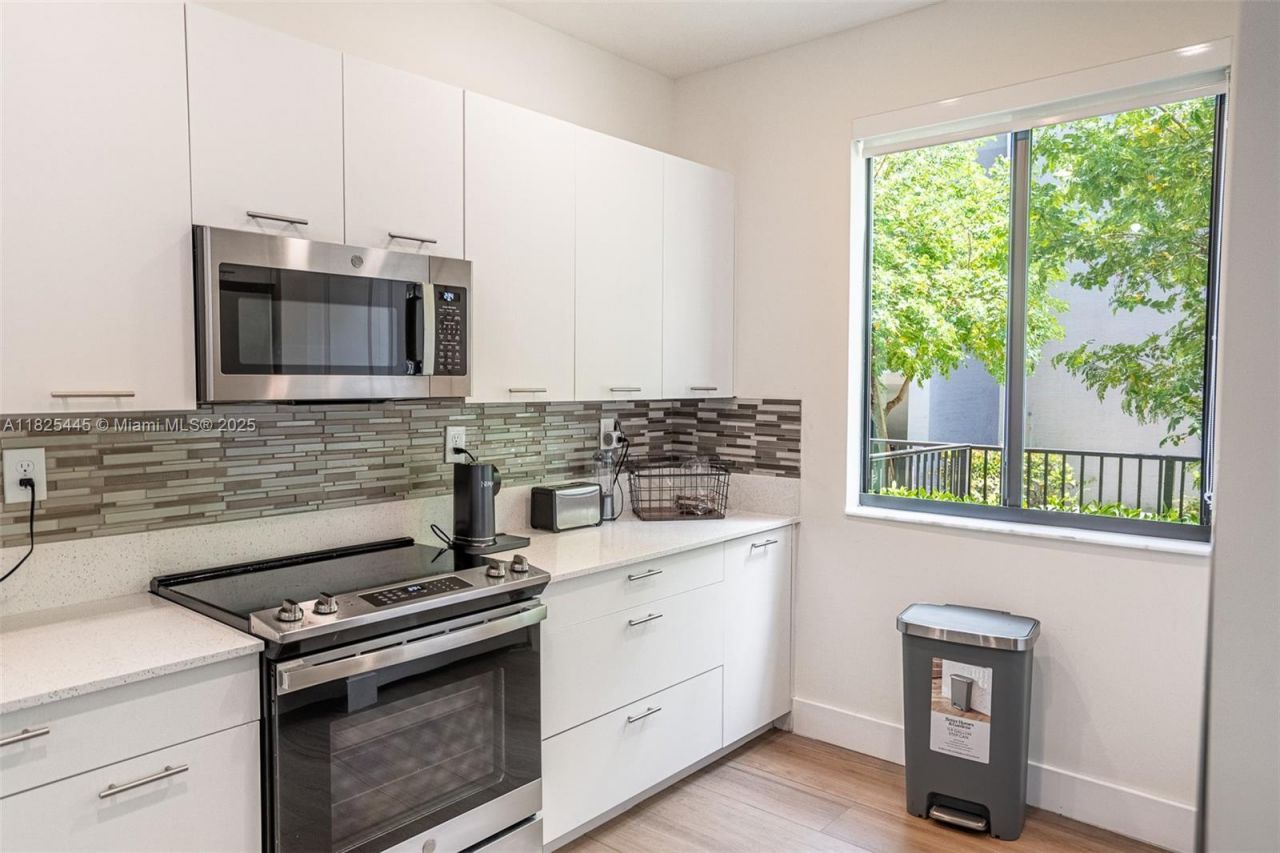 4269 NW 83rd Path, Doral, FL 33166 Photo