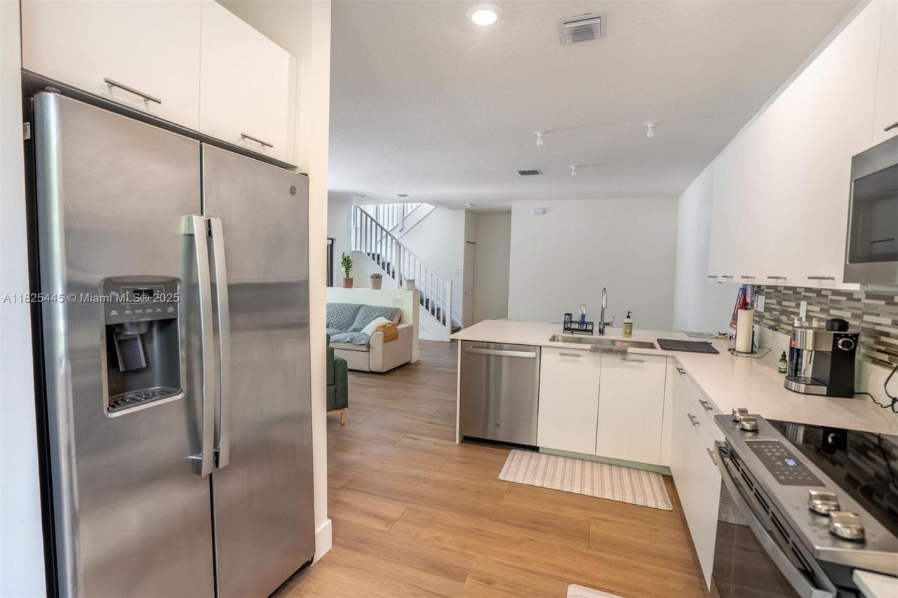 4269 NW 83rd Path, Doral, FL 33166 Photo