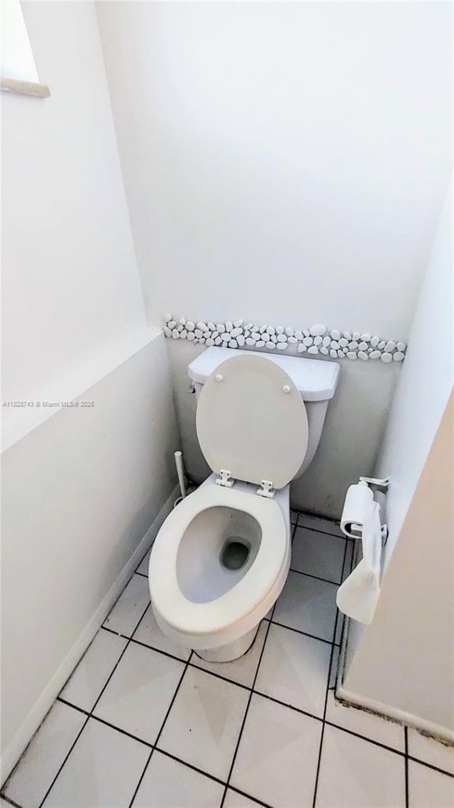 1780 NE 191st St, Unit 704-2, Miami, FL 33179 Photo