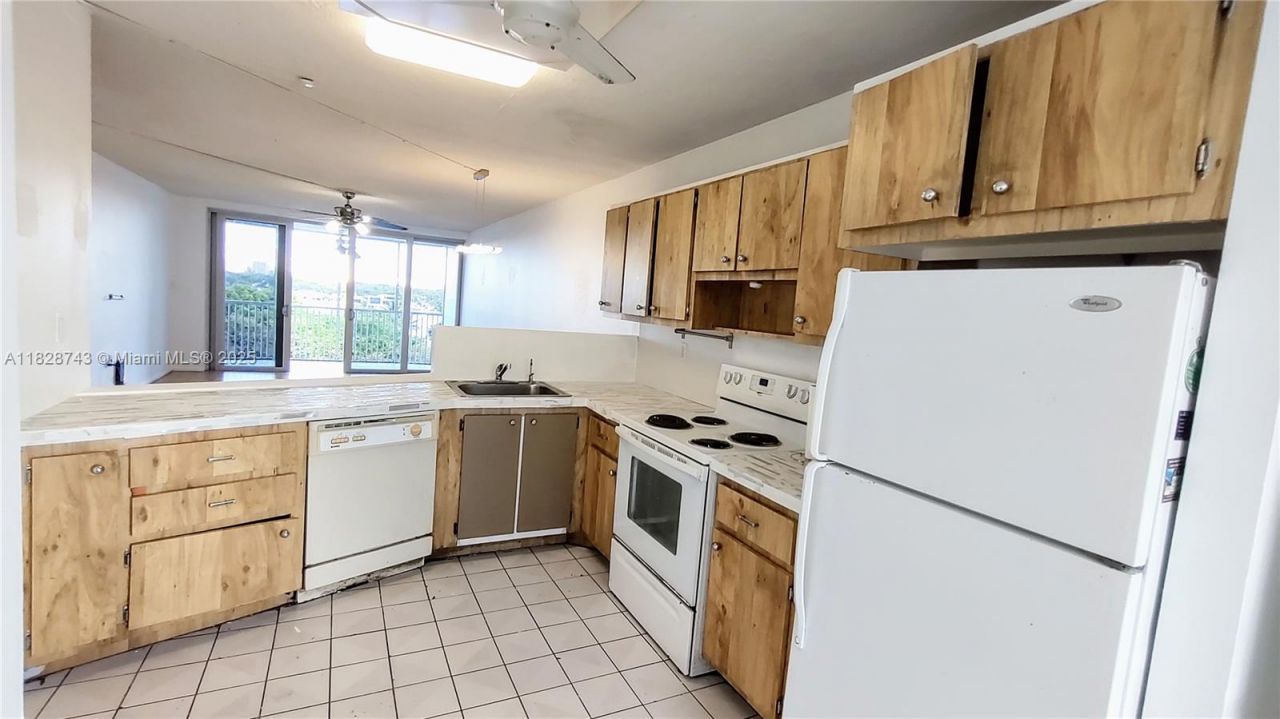 1780 NE 191st St, Unit 704-2, Miami, FL 33179 Photo