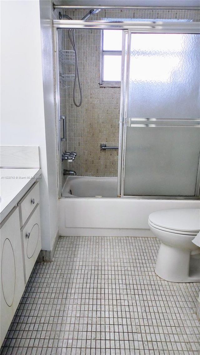 1780 NE 191st St, Unit 704-2, Miami, FL 33179 Photo