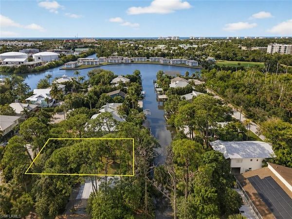 1675 Avion PL, NAPLES, FL 34104