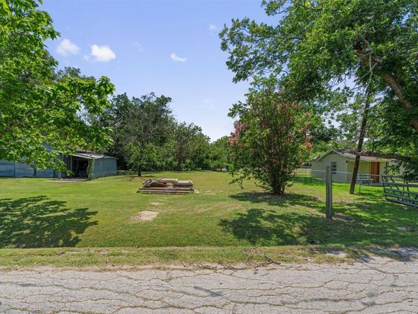 101 West Ave, Florence, TX 76527