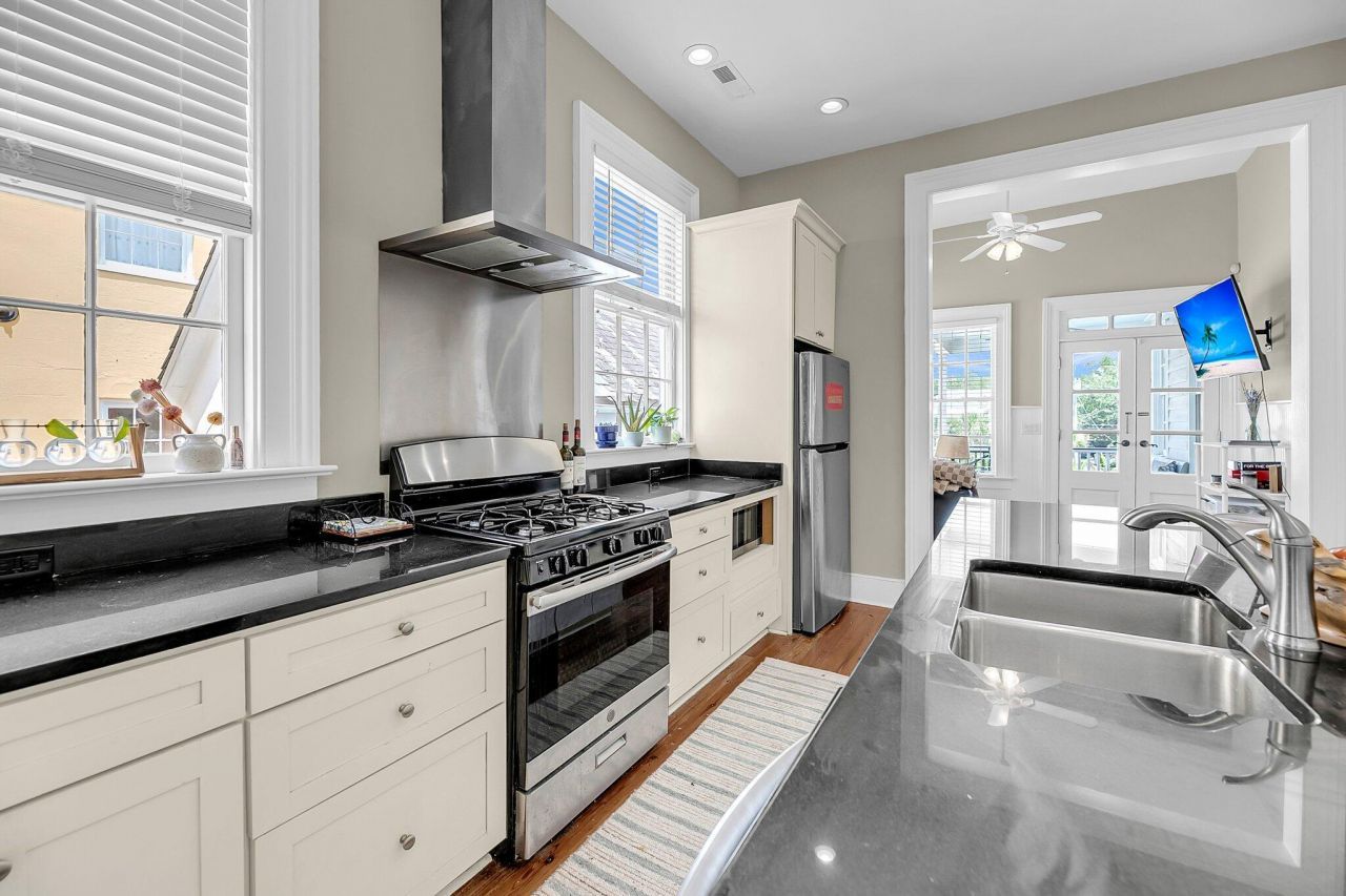 68 Vanderhorst Street Photo 8