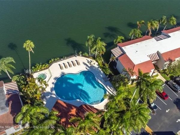 20065 NE 3rd Ct, Unit 5, Miami, FL 33179