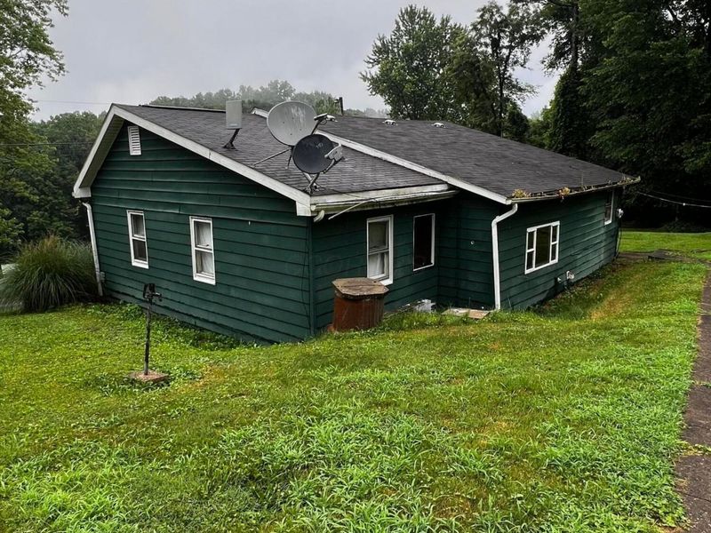 9894 Salem Hollow Road, New Straitsville, OH 43766 Photo 3