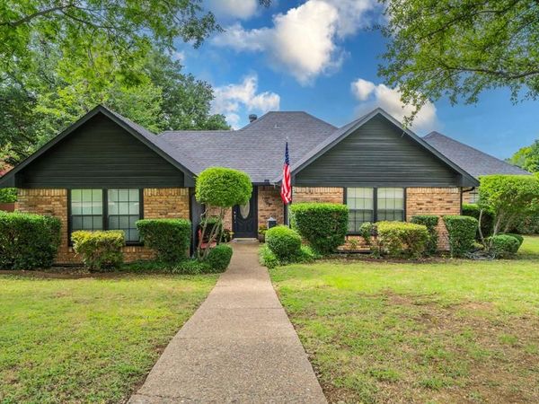 1002 Capetown Drive, Grand Prairie, TX 75050