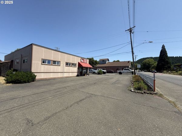 204 NE 1ST ST, Oakland, OR 97462