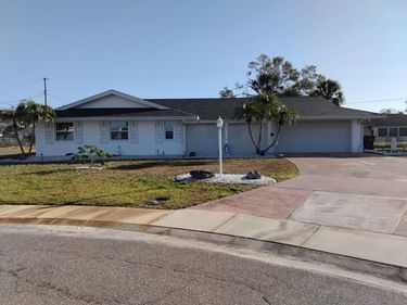 702 CYPRESS PLACE, SUN CITY CENTER, FL 33573