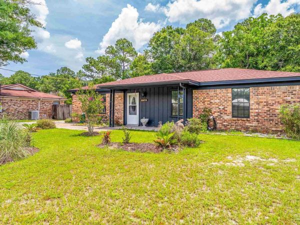 10679 Heatherwood Dr, Pensacola, FL 32506