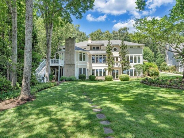 574 Waverly LN, Moneta, VA 24121