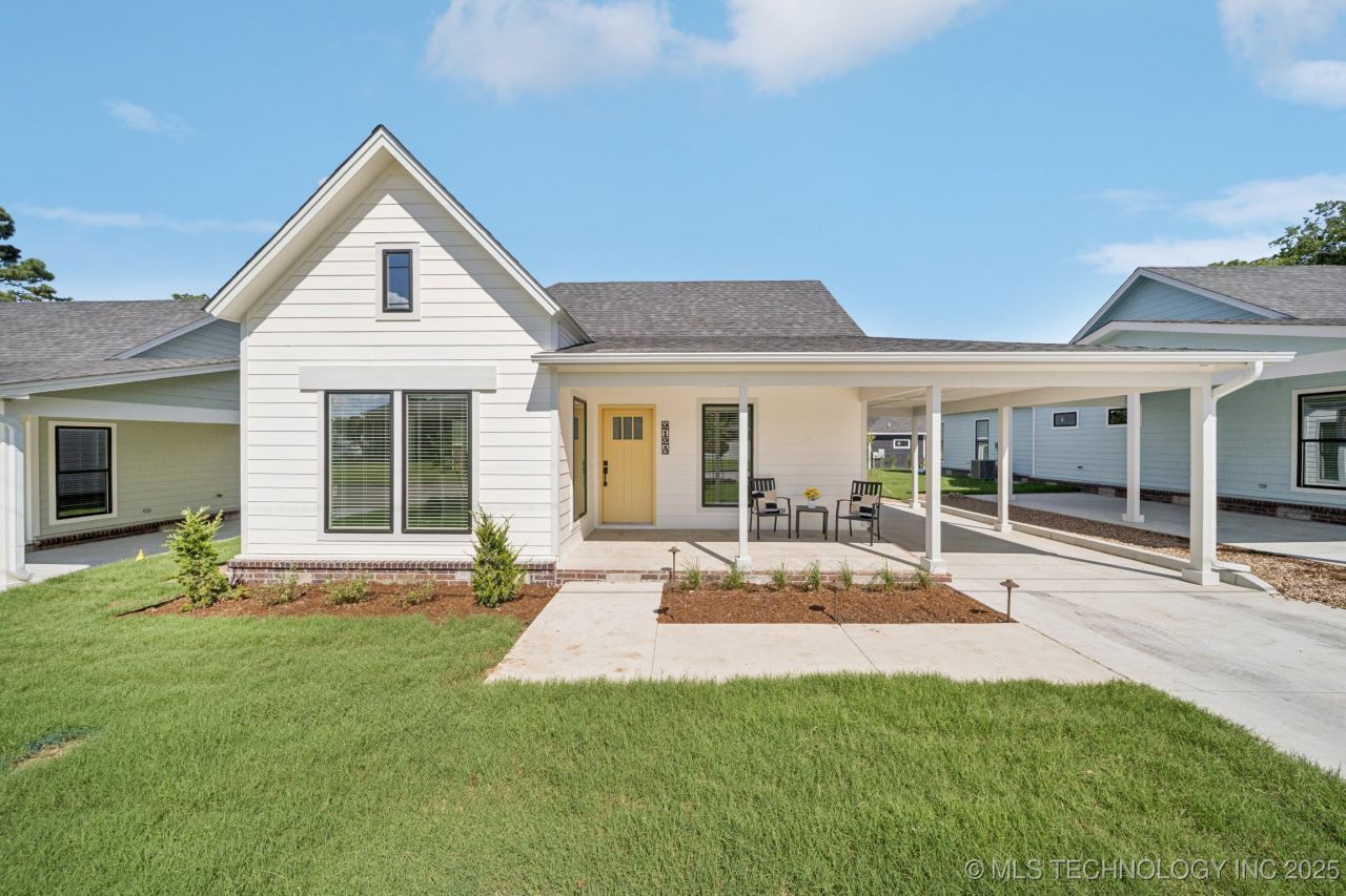 212 S Bluff Street, Unit A, Catoosa, OK 74015 Main Photo