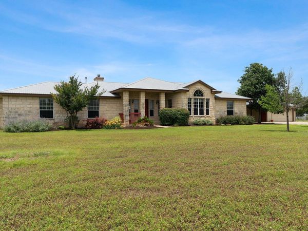 400 Hyview LN, Hutto, TX 78634