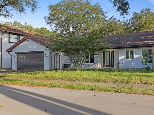 50 Forest Cir, Cooper City, FL 33026