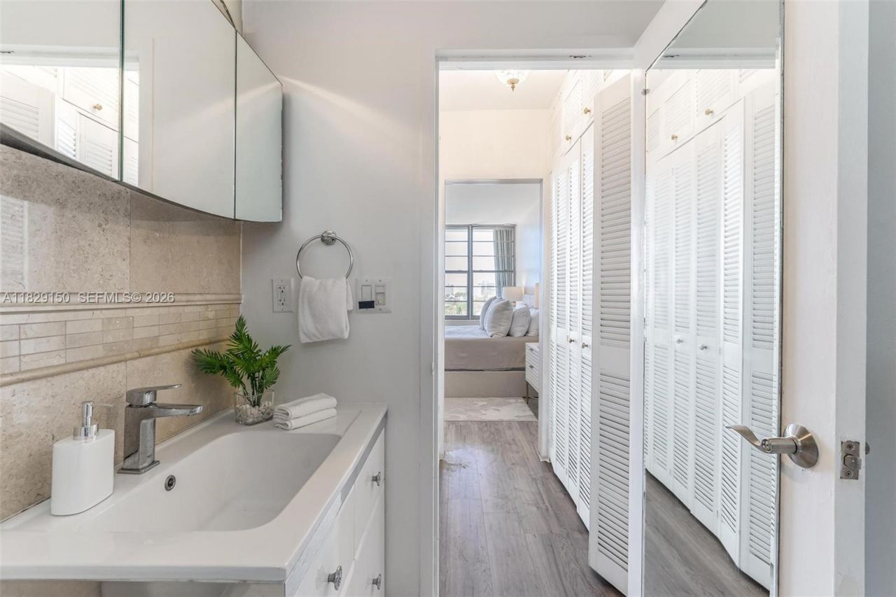 9101 E Bay Harbor Dr, Unit 705, Bay Harbor Islands, FL 33154 Photo