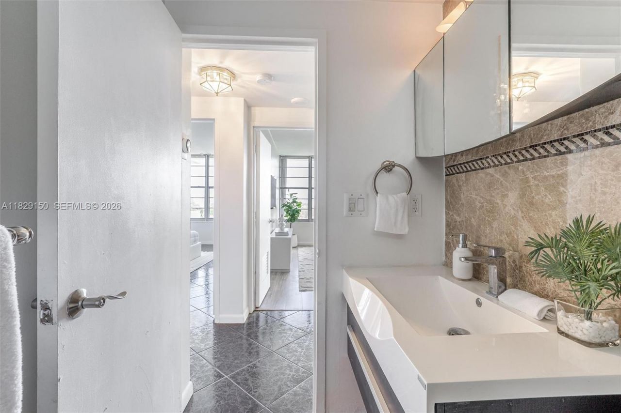 9101 E Bay Harbor Dr, Unit 705, Bay Harbor Islands, FL 33154 Photo