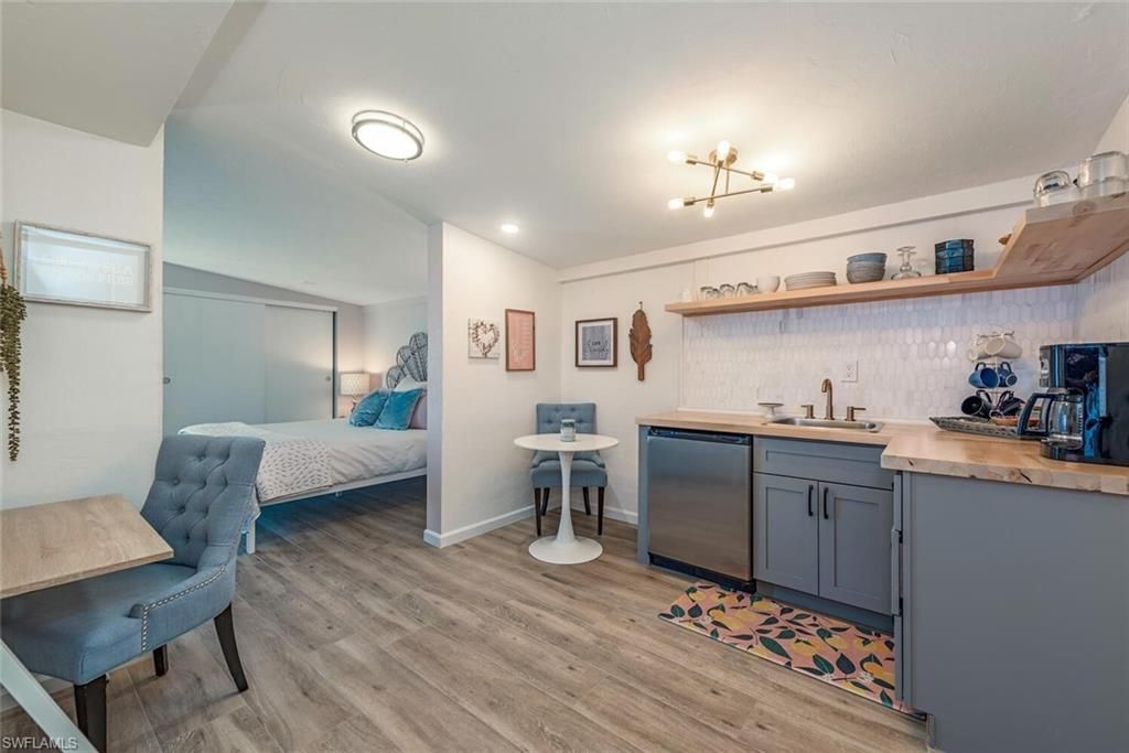 1971 Holiday Ln, Naples, FL 34104 Photo