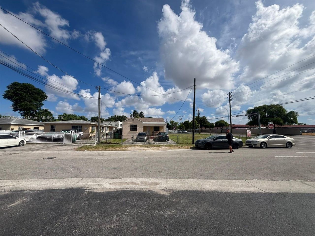 3186 NW 33rd St, Miami, FL 33142 Photo