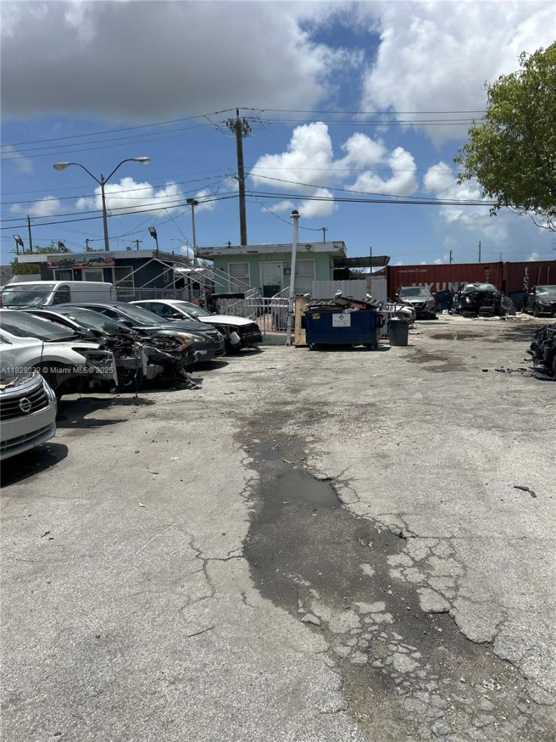 3634 NW 36th St, Miami, FL 33142 Photo