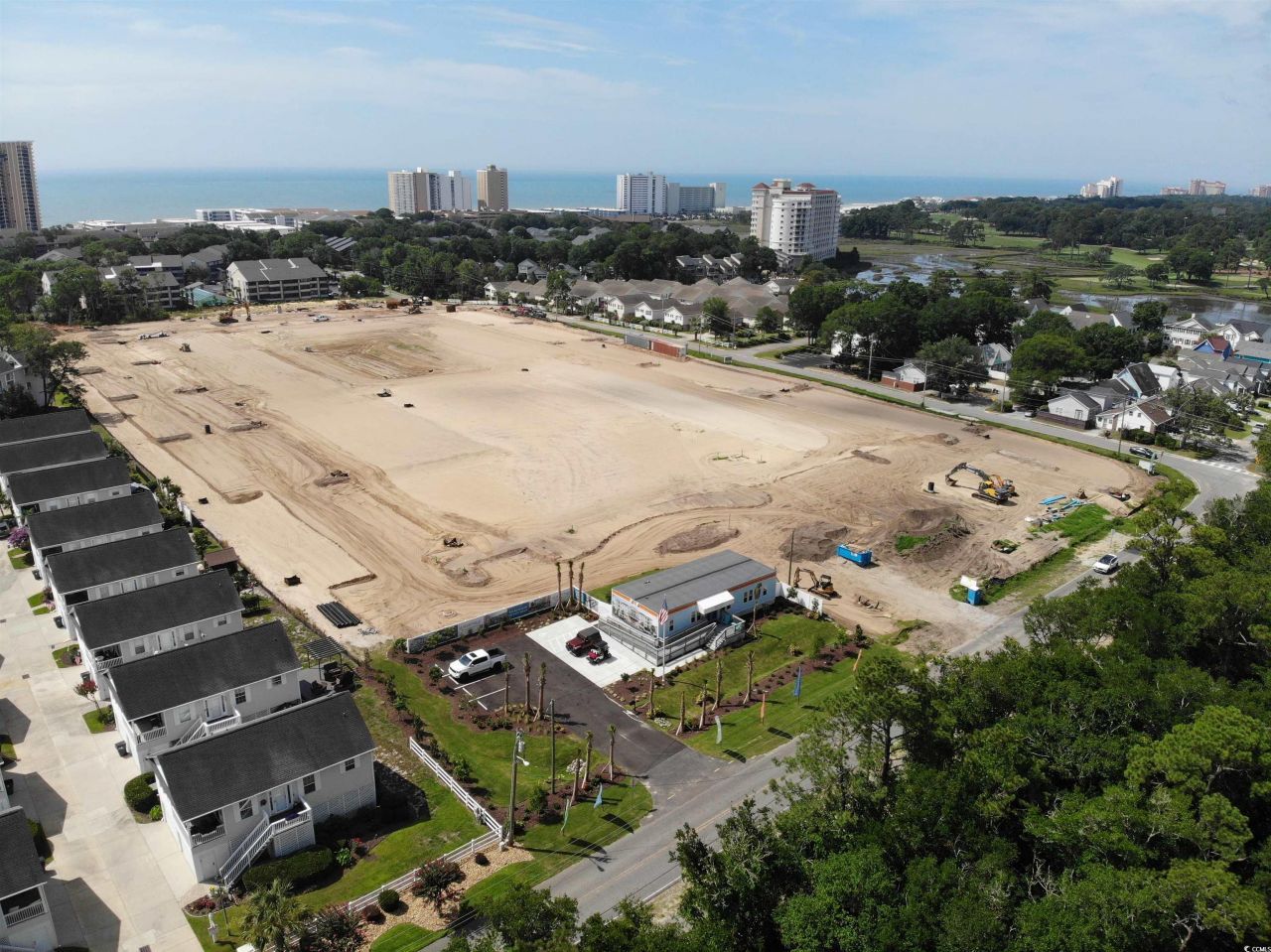 235 Fins Up Circle Photo 21