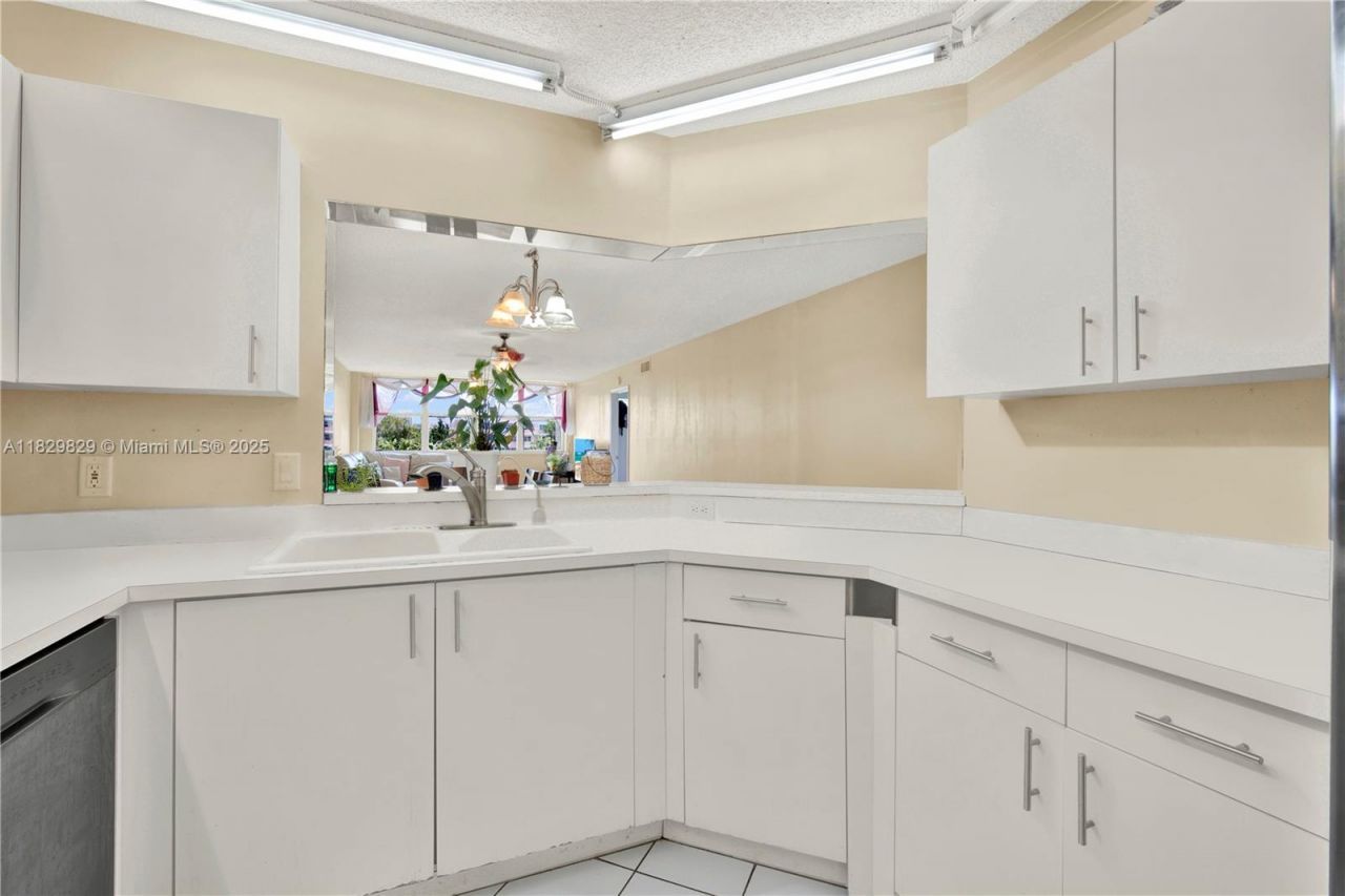 10217 NW 24th Pl, Unit 310, Sunrise, FL 33322 Photo