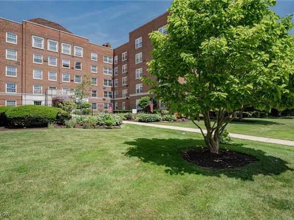 19201 Van Aken Boulevard, Unit 211, Shaker Heights, OH 44122